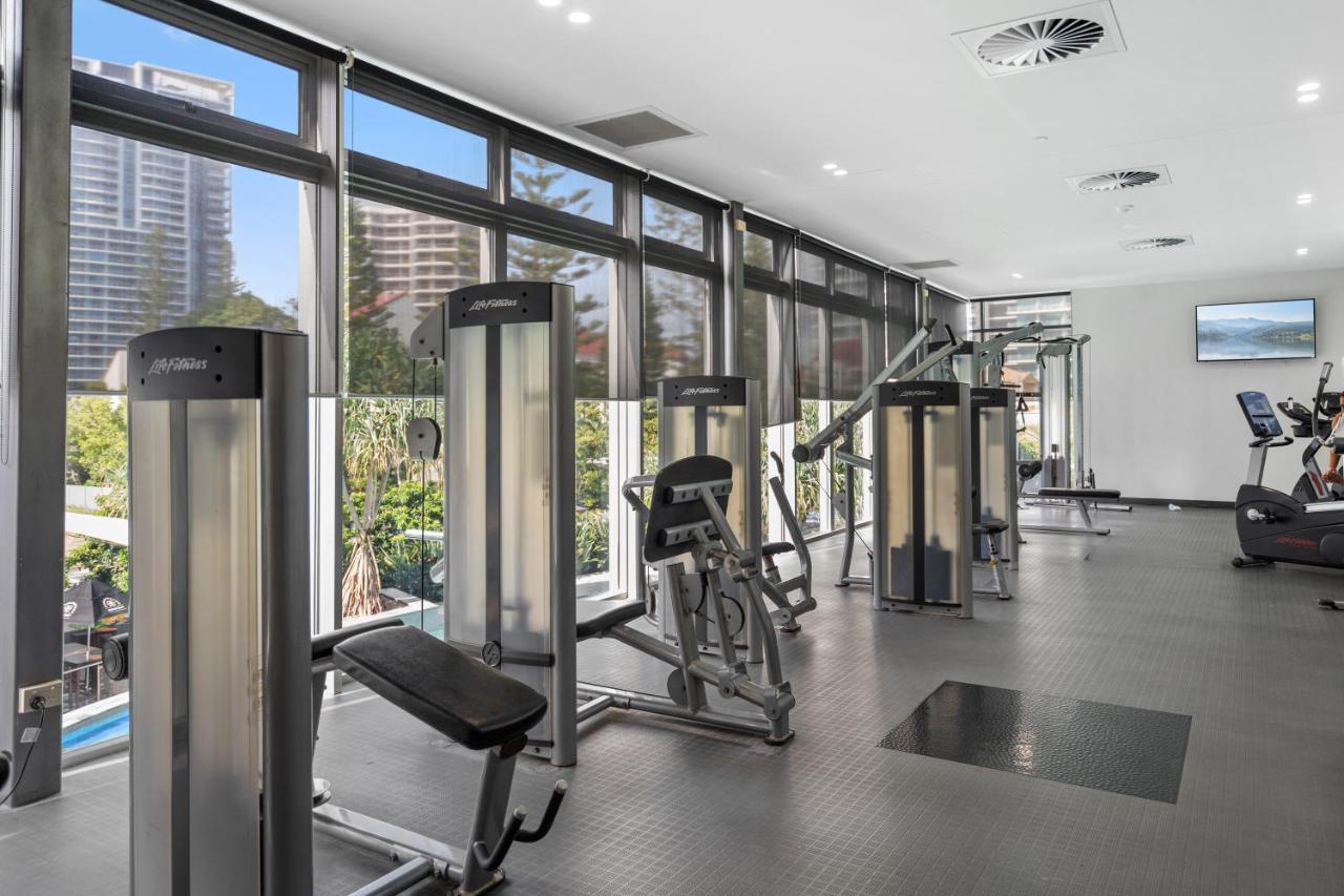 Q Tower Amazing Ocean Views 22nd Level Heated Pools Sleeps 6 - Optimise Apartment Gold Coast